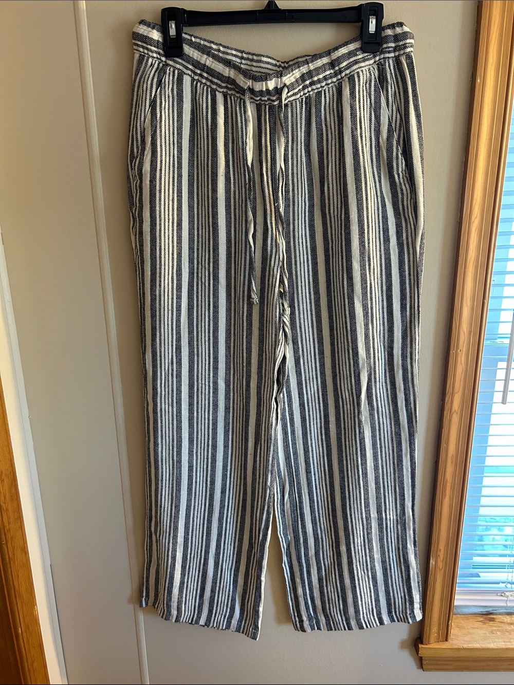 Old Navy Black & White Vertical Stripe Wide-Leg Drawstring Pants